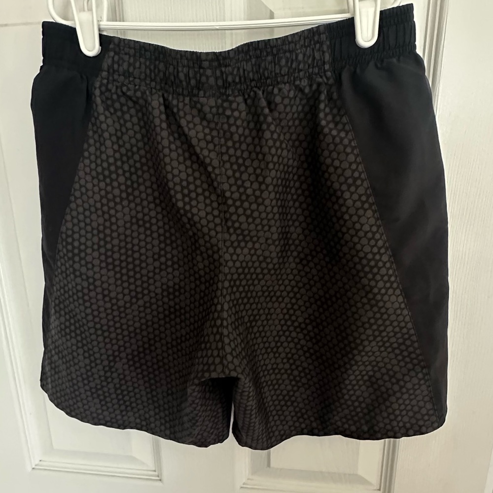 Under Armour UA Boys Youth XL Black Shorts Loose